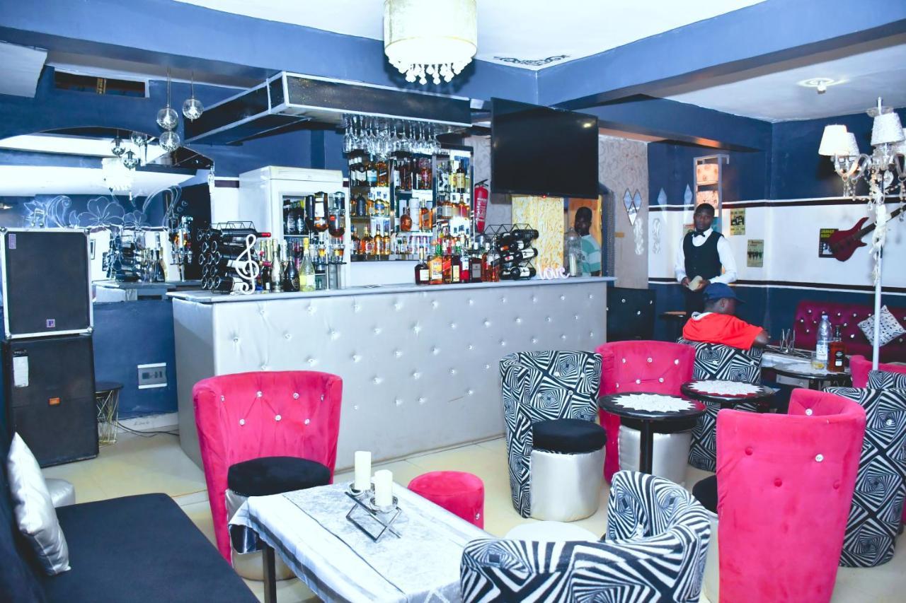 Hotel Restaurant Constellation Tchang Kültér fotó