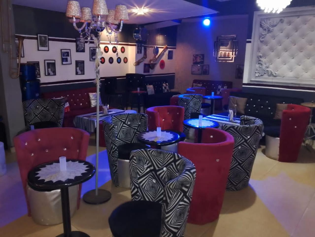 Hotel Restaurant Constellation Tchang Kültér fotó